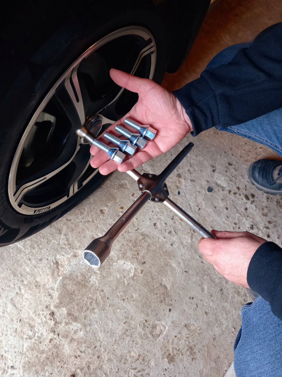 Правильные колесные болты для литых дисков. — Renault Sandero 1G, 1,6 л ...