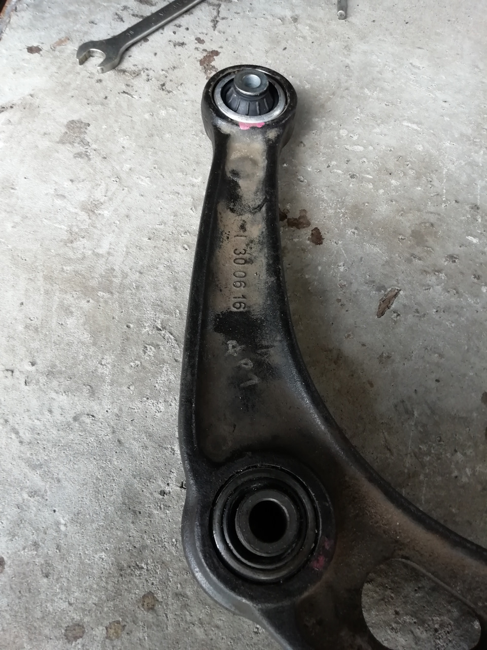 Нижний рычаг renault koleos. Рычаги рено эспейс. Рычаги рено эспейс. 545048101r. Рычаги рено эспейс.