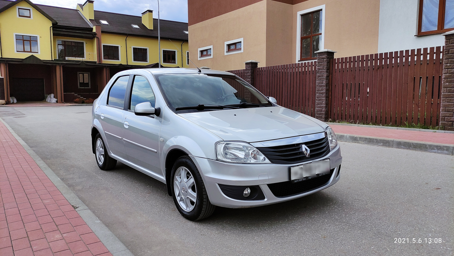 Рено логан 2013. Renault Logan 2013. Рено Логан 2013 золотой. Рено Логан 2013 год зима. Рено Логан 2013 отзывы.