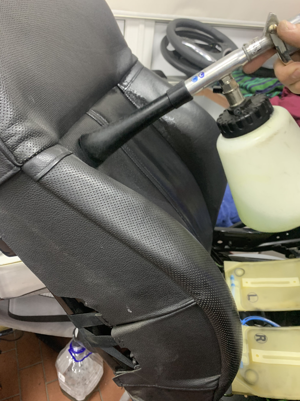 Торнадором прочистил труднодоступные места, стыки. — BMW 7 series (E65/E66)