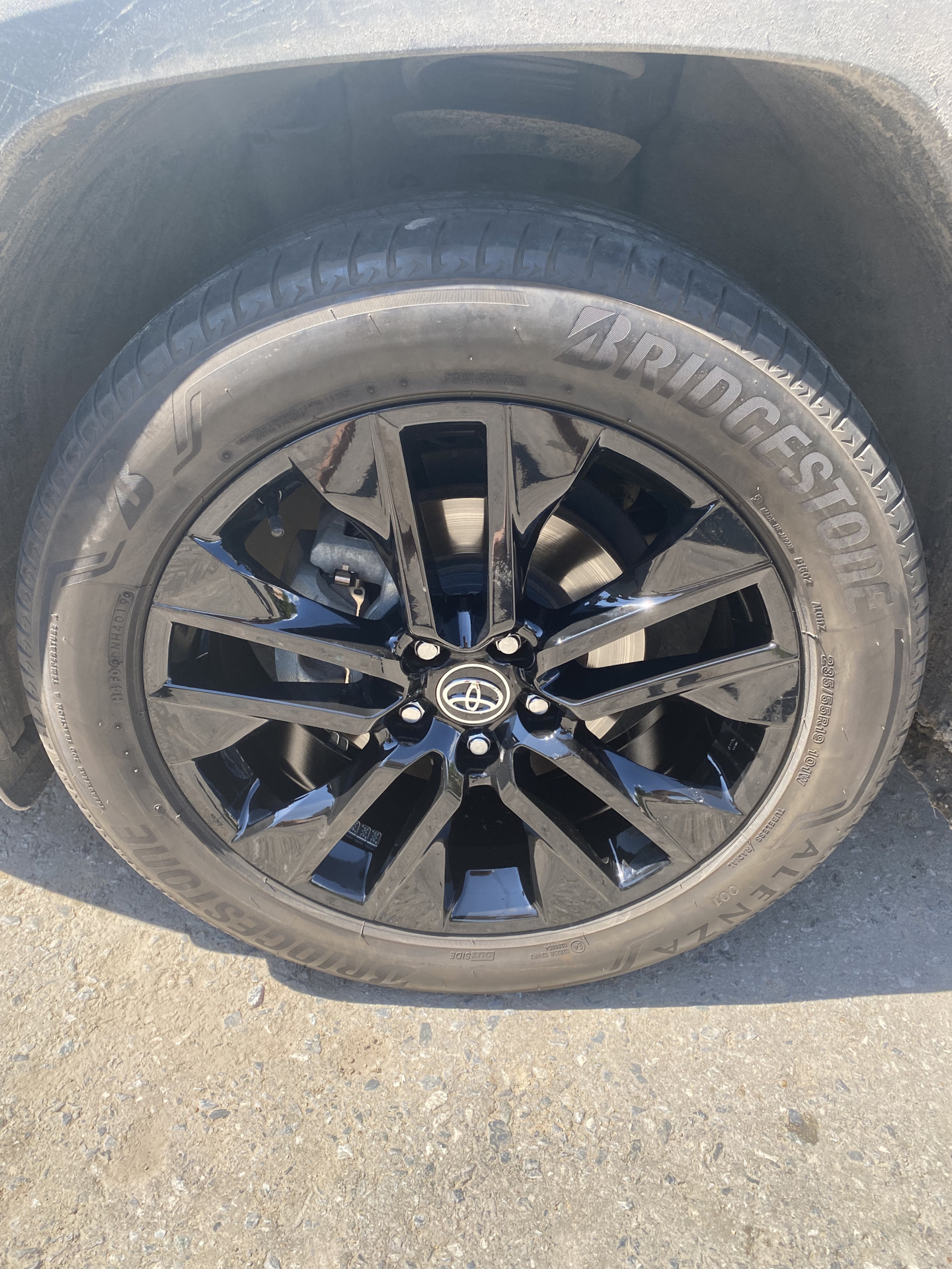 Поменял диски на 235/55 R19 черные — Toyota RAV4 (5G), 2,5 л, 2020 года ...