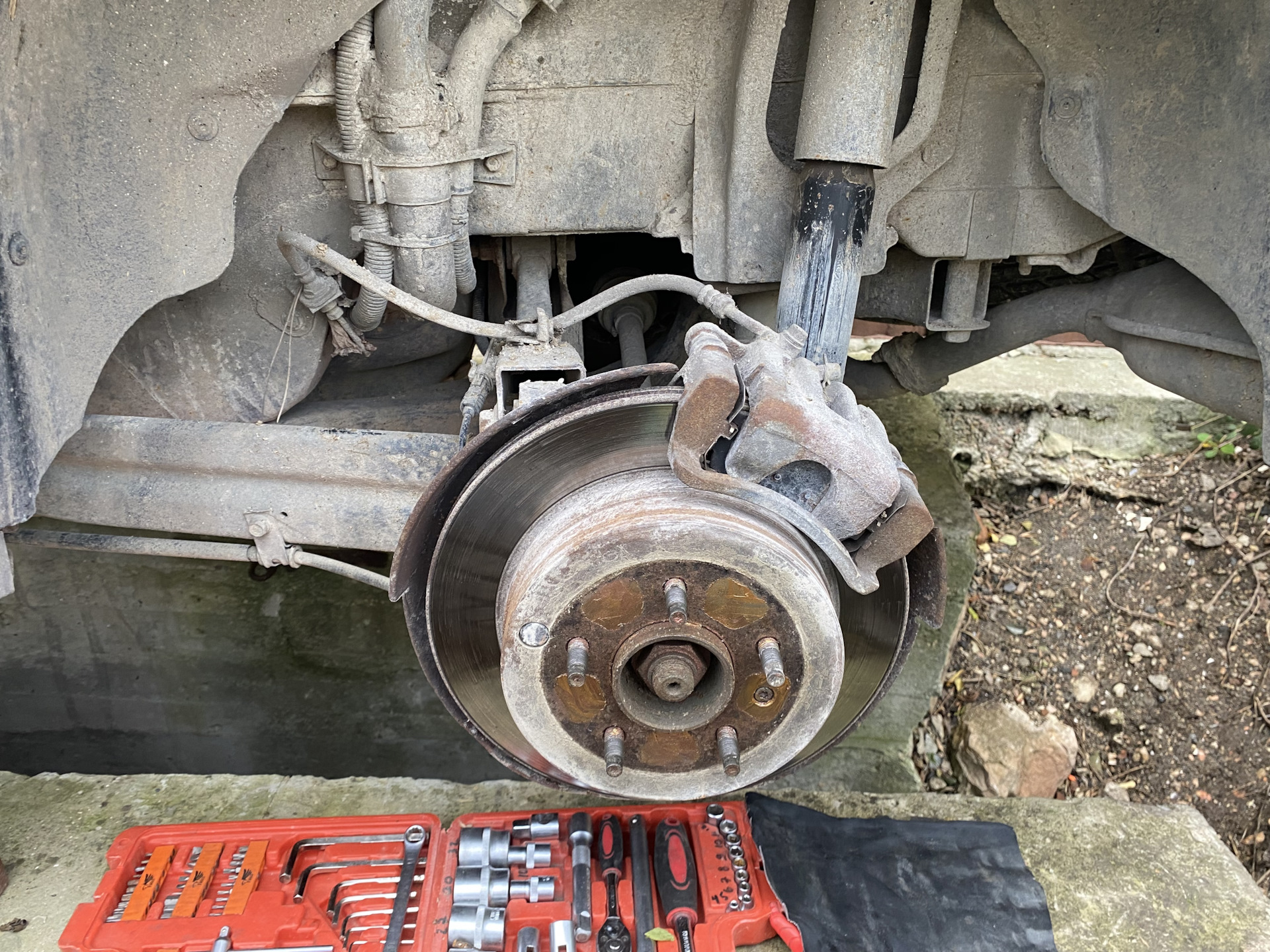 Замена сальника в редукторе задних колес — Chevrolet Captiva (1G), 3,2 ...