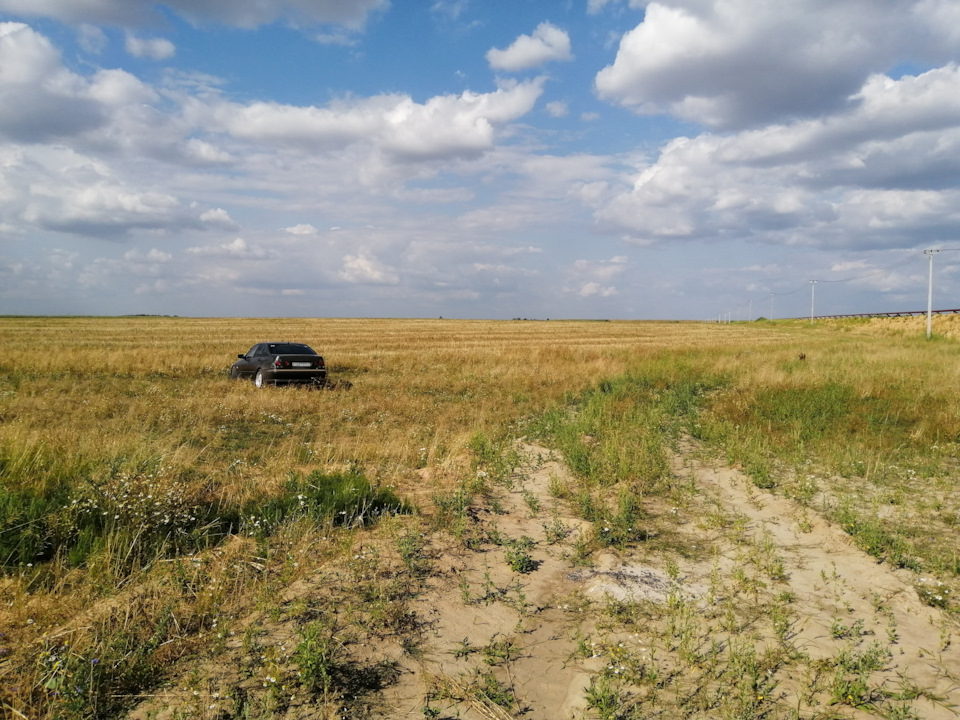 Вроде бы 140км от дома, но с лёгкостью на крутили 400км, 🙂,  — Lexus IS I