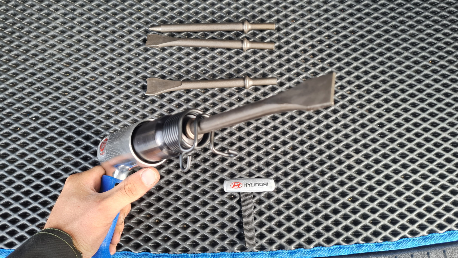 Пневматическое зубило Калибр ПНЗ-19/800 для замены сайлентблока балки ...