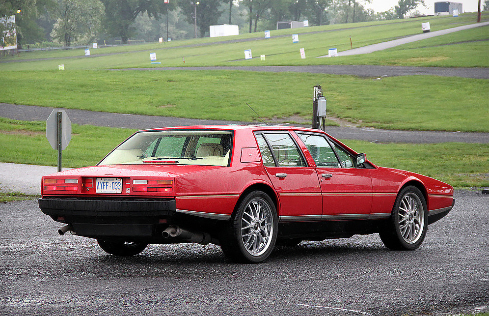 Aston Martin Lagonda 1976