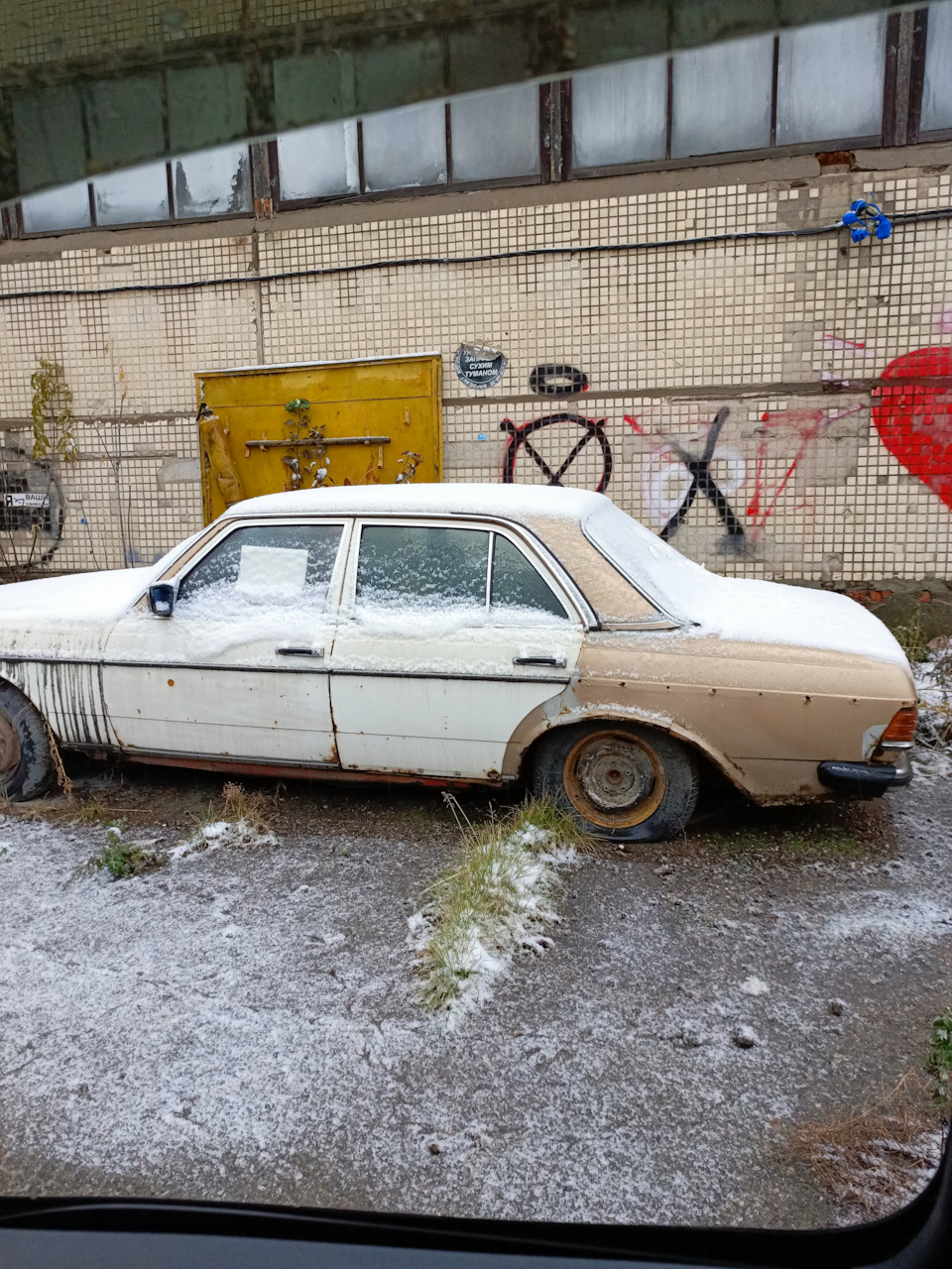 Старый Мерседес в Тушино. Москва — Сообщество «Брошенные Машины» на DRIVE2