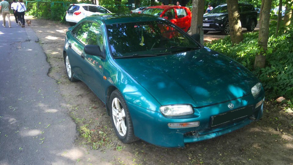Мазда 323 б. Mazda 323f зелёная