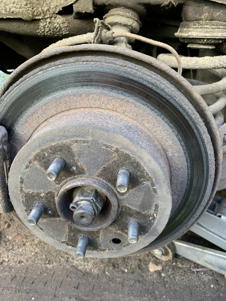 почему сзади диск тормозной так выглядит? — DRIVE2