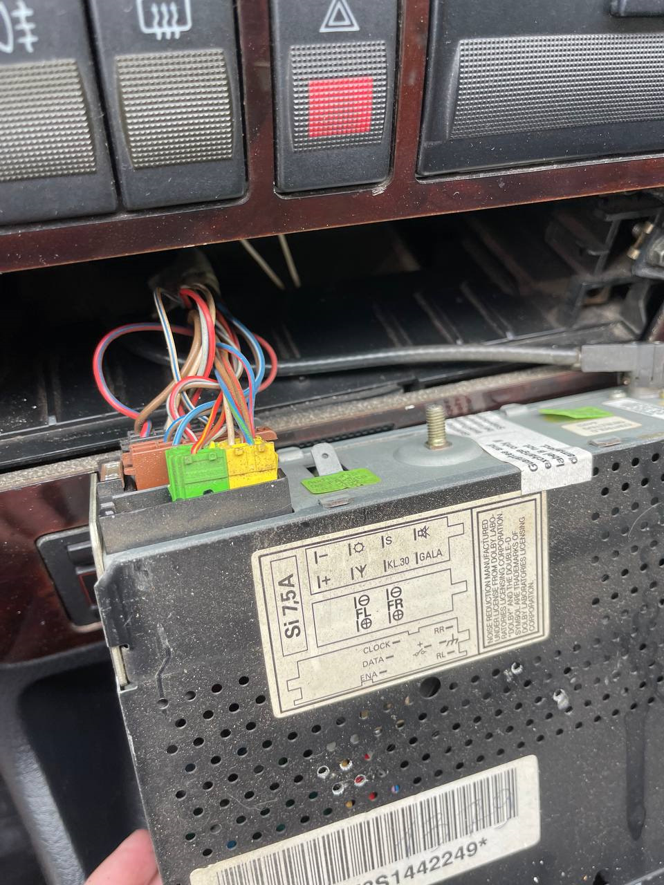 Как заменить штатную магнитолу? — Audi A4 (B5), 1,8 л, 1995 года ...