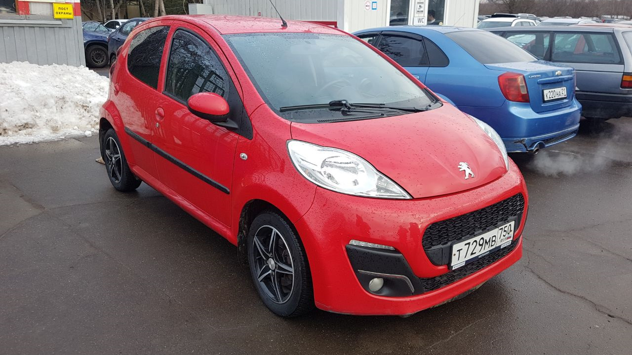 Peugeot 107 0.8 бензиновый 2012 | Машина супруги) на DRIVE2