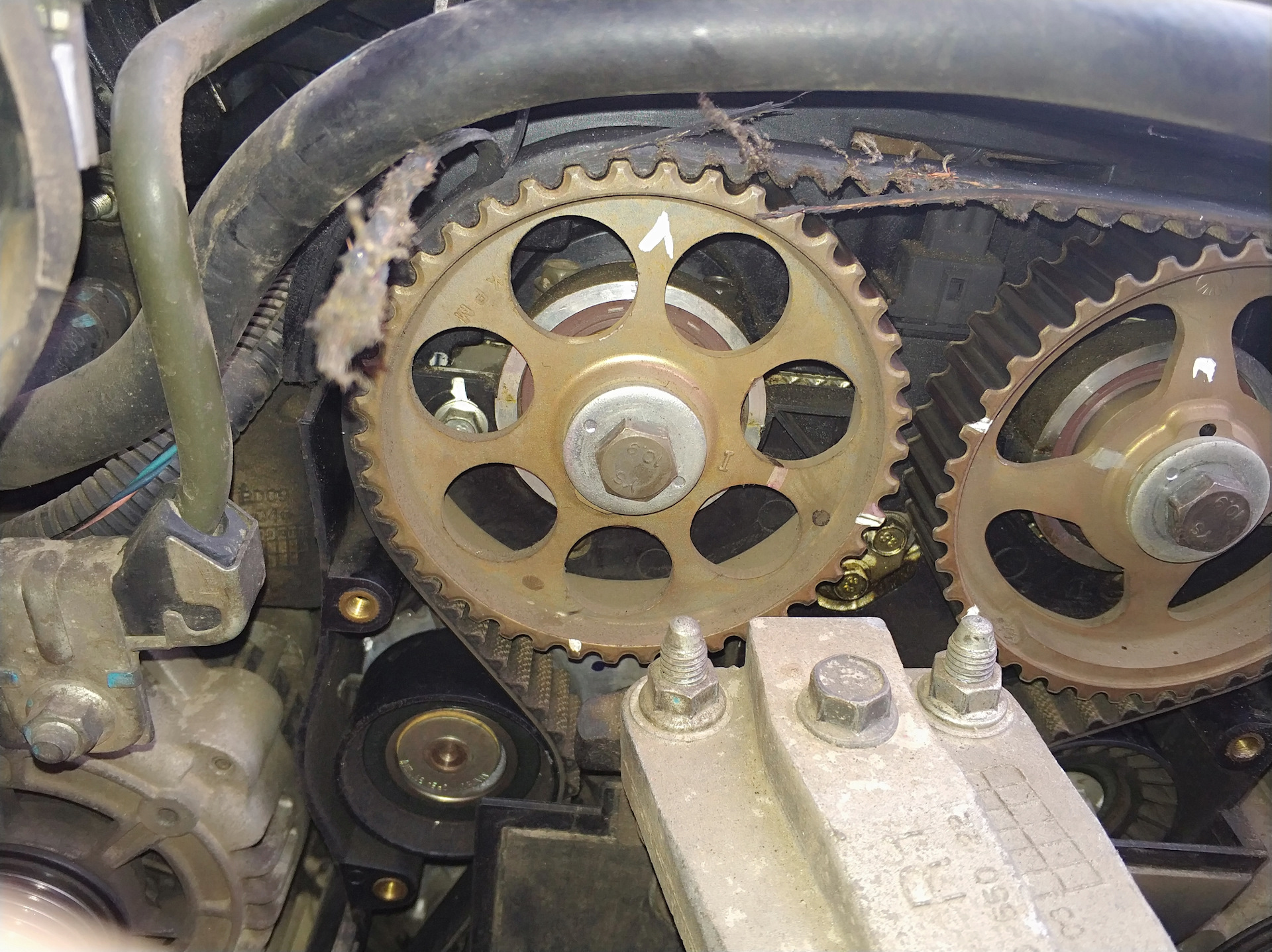 сбитые метки грм. кожух ремня грм тойота королла ае 100. 4. грм 1g fe beams. сбитые метки грм.