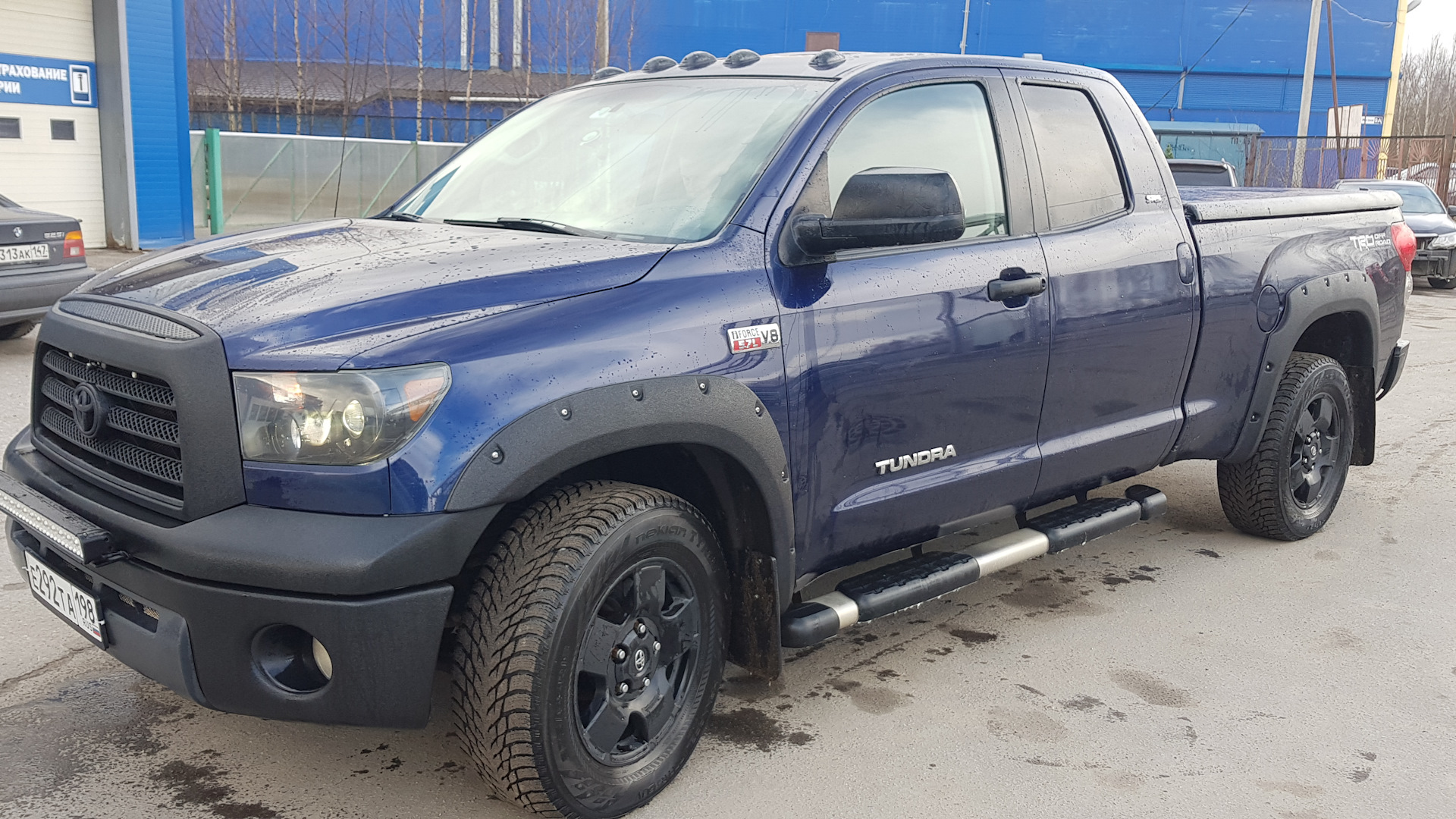 Расход тундры на 100. Toyota Tundra. Tundra 5.7. Тойота тундра 5.7 Бублик. Масса тундра 5.7 Тойота.