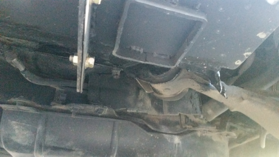 Квадратная труба вместо порогов и обработка днища — Toyota RAV4 (I), 2 ...