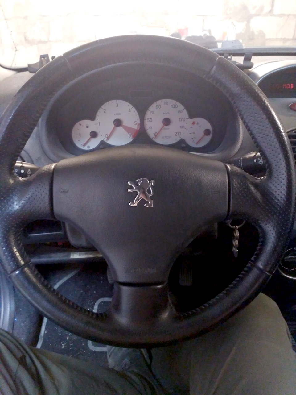 Замена руля и ручки КПП - Peugeot 206, 1,4 л, 2005 года аксессуары DRIVE2