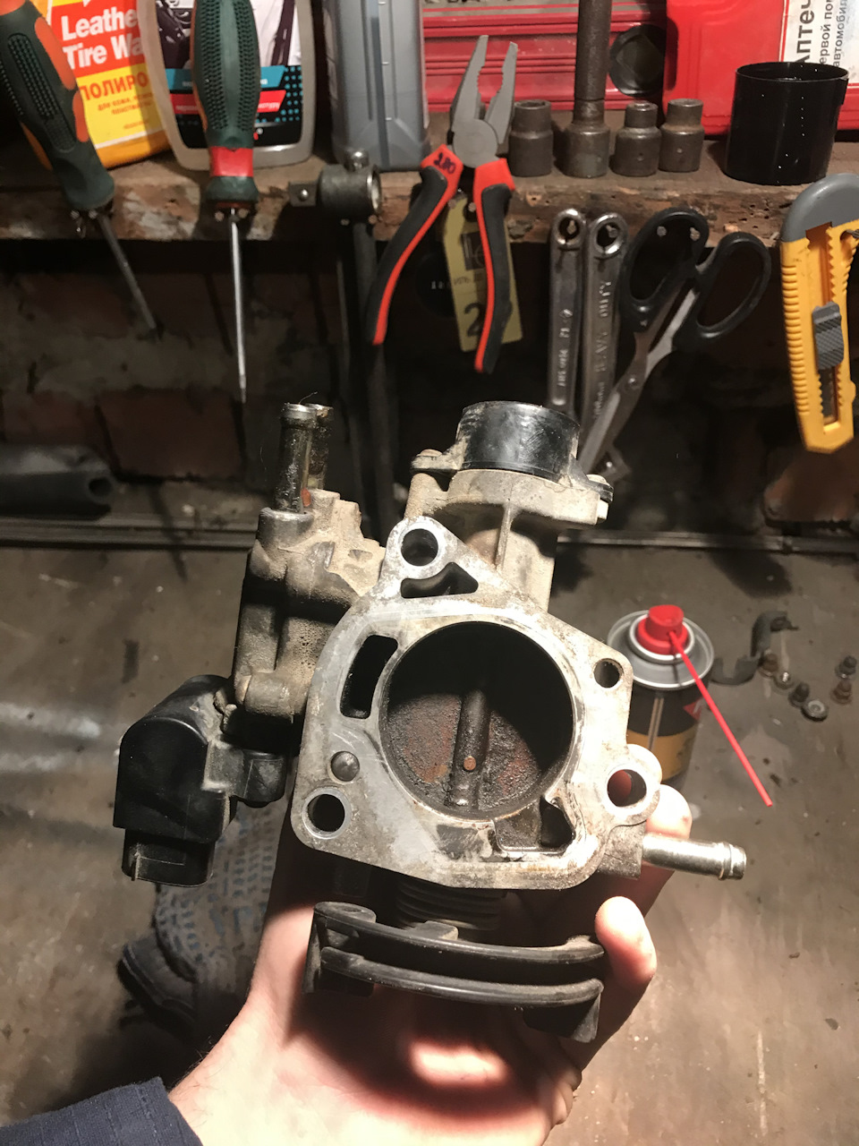 Чистка заслонки дросселя🔧🏎 — Toyota Corolla (120), 1,5 л, 2000 года ...