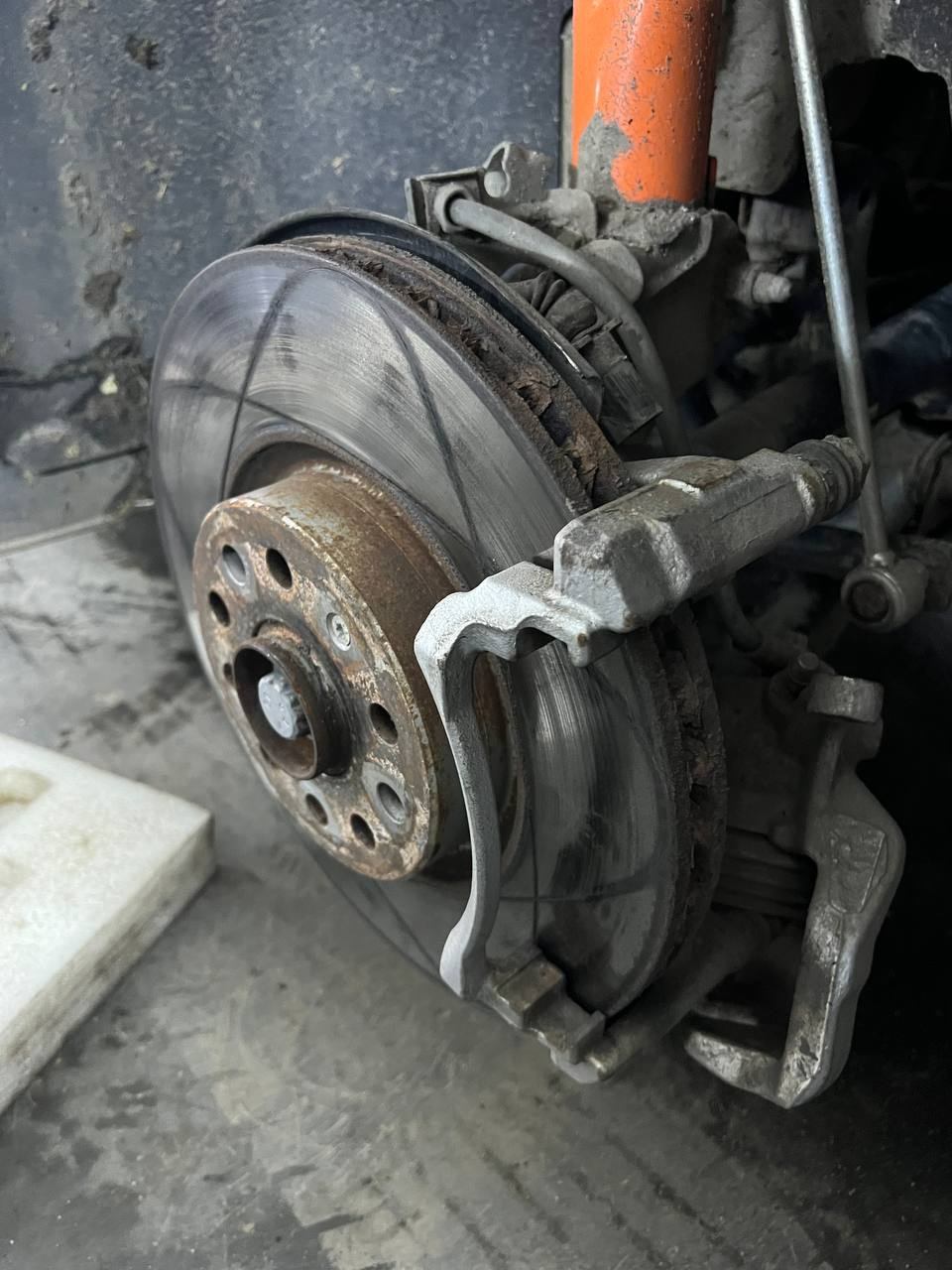 Тормозная Система — Колодки Передние MILES Ceramic E5 — 262750 км ...