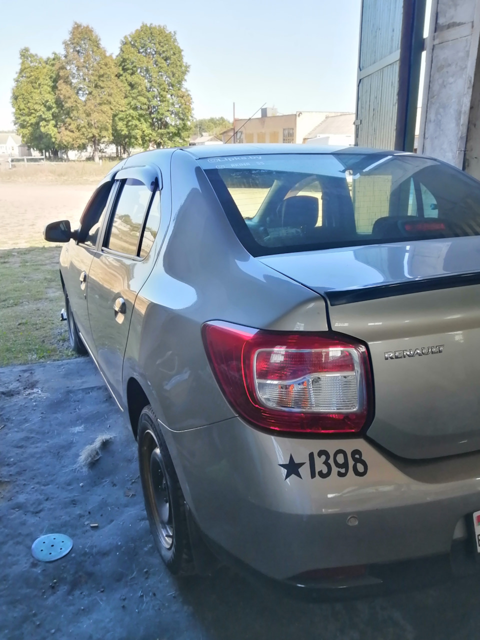 Тонировка задних фонарей — Renault Logan (2G), 1,6 л, 2015 года ...