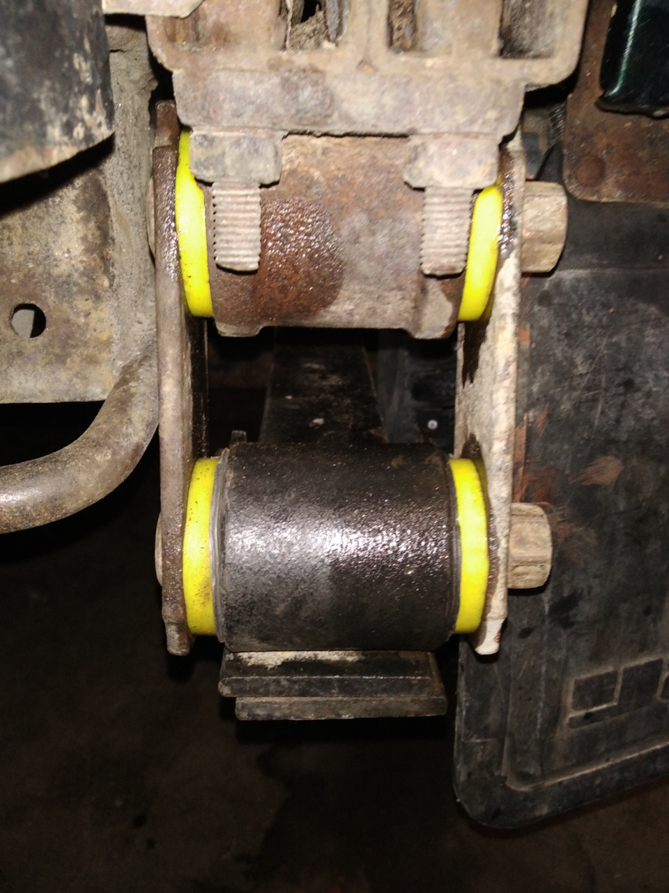 Втулки рессоры РИФ — УАЗ 315196, 2,7 л, 2011 года | своими руками | DRIVE2