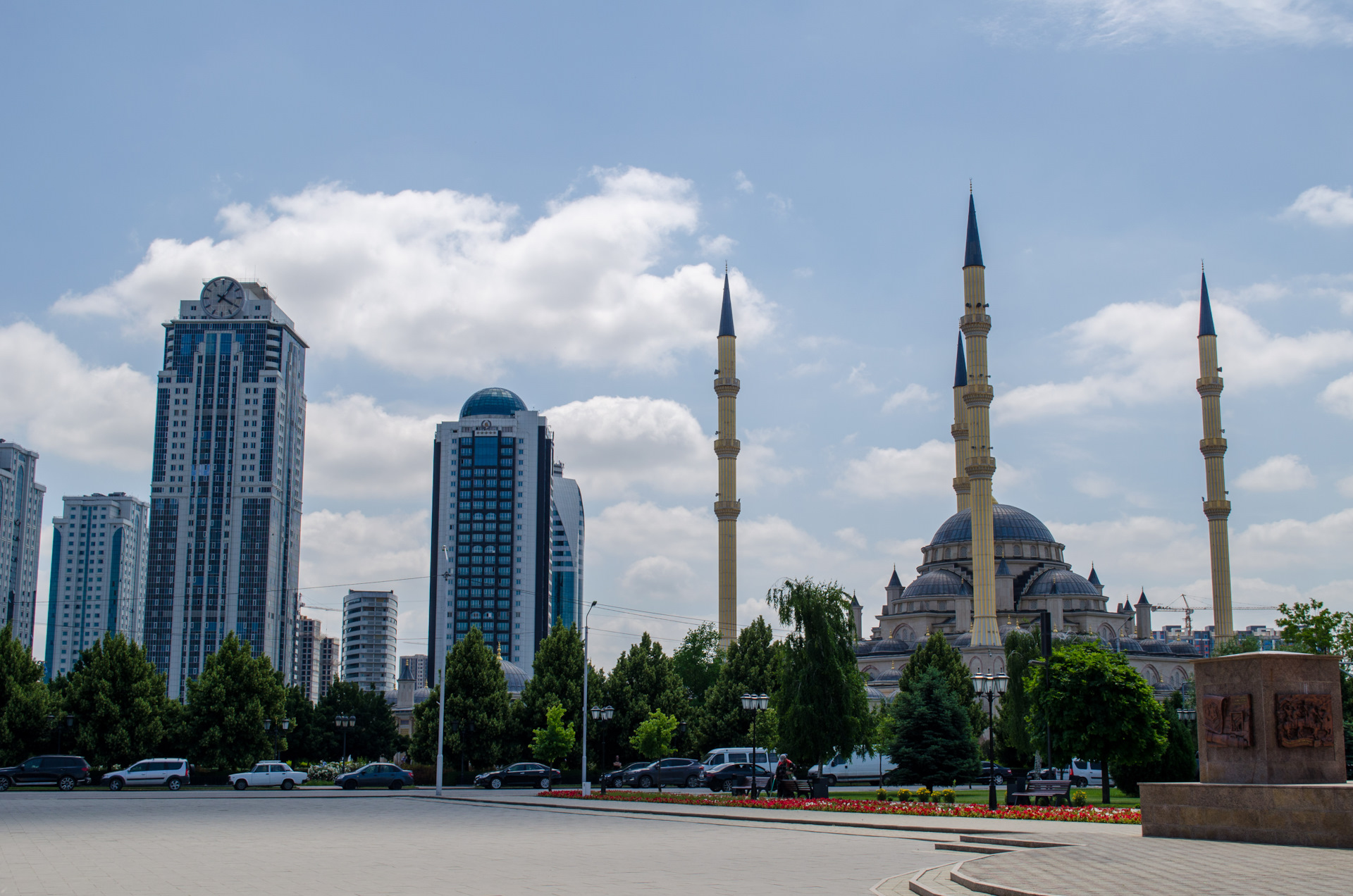 Строительство мечети в коммунарке. Москва кто строил мечет мроспегтмира.