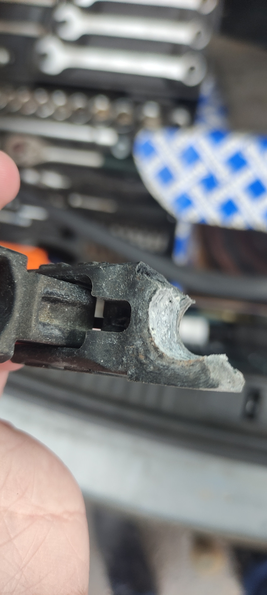 Замена поводка заднего дворника хетчбек — Renault Laguna II, 2 л., 2006 ...