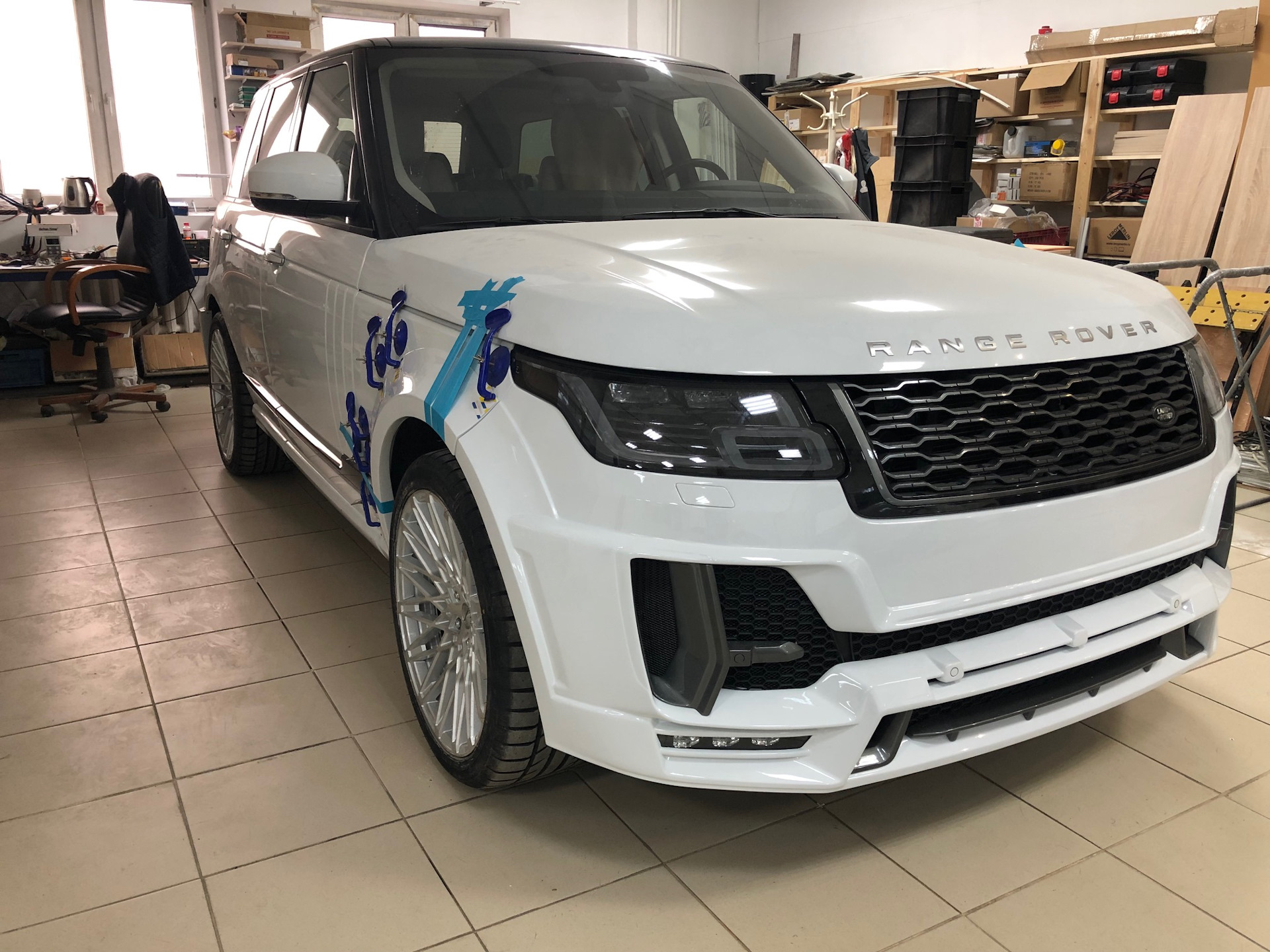 Обвес range rover. Рендж Ровер в обвесе. Обвес на Рендж Ровер Вог 2018. Обвес на Рендж Ровер Вог. Обвес на Рендж Ровер Вог 2014.