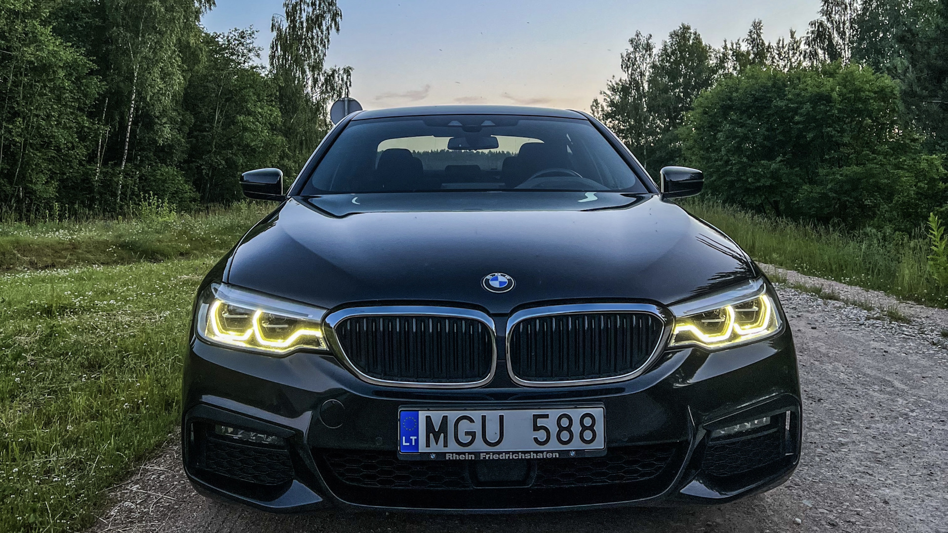 BMW 5 g30 ночью