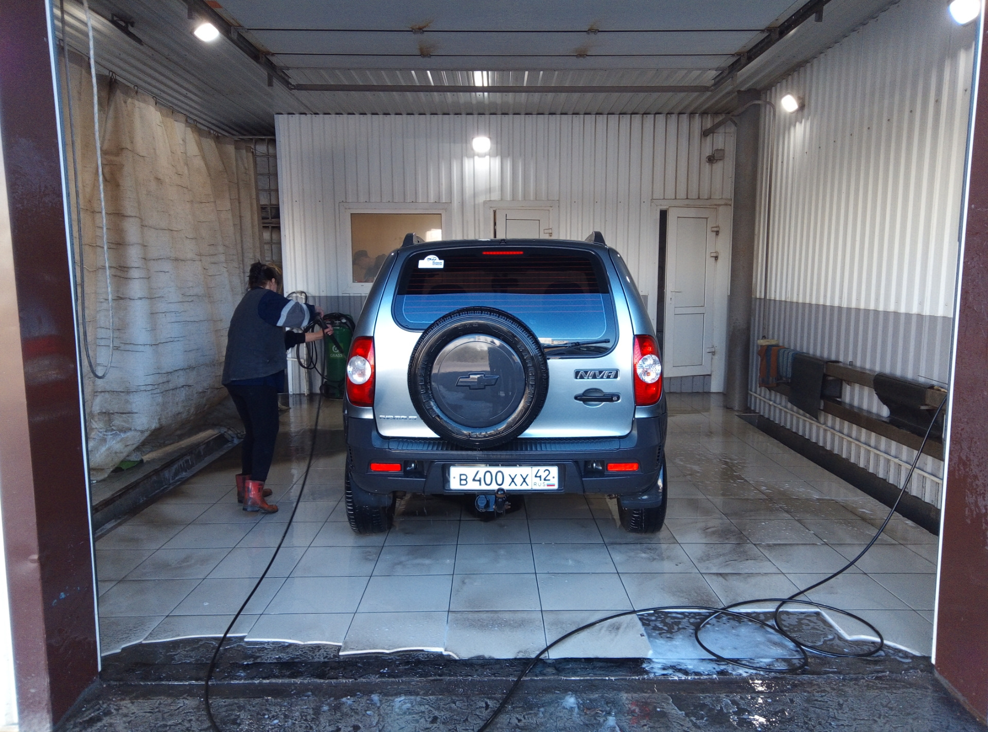 Мойка авто… — Chevrolet Niva GLX, 1,7 л, 2011 года | мойка | DRIVE2