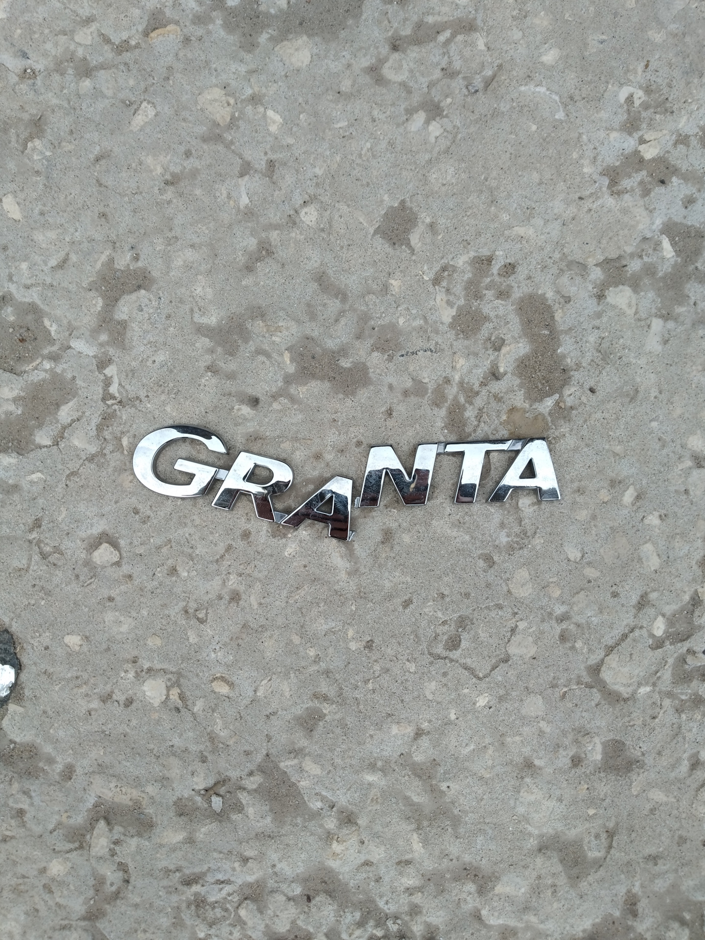 Шильдик, давай до свидания! — Lada Гранта Лифтбек (2G), 1,6 л, 2023 ...