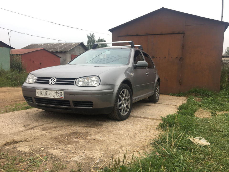 Volkswagen Golf 5 Nardo Grey