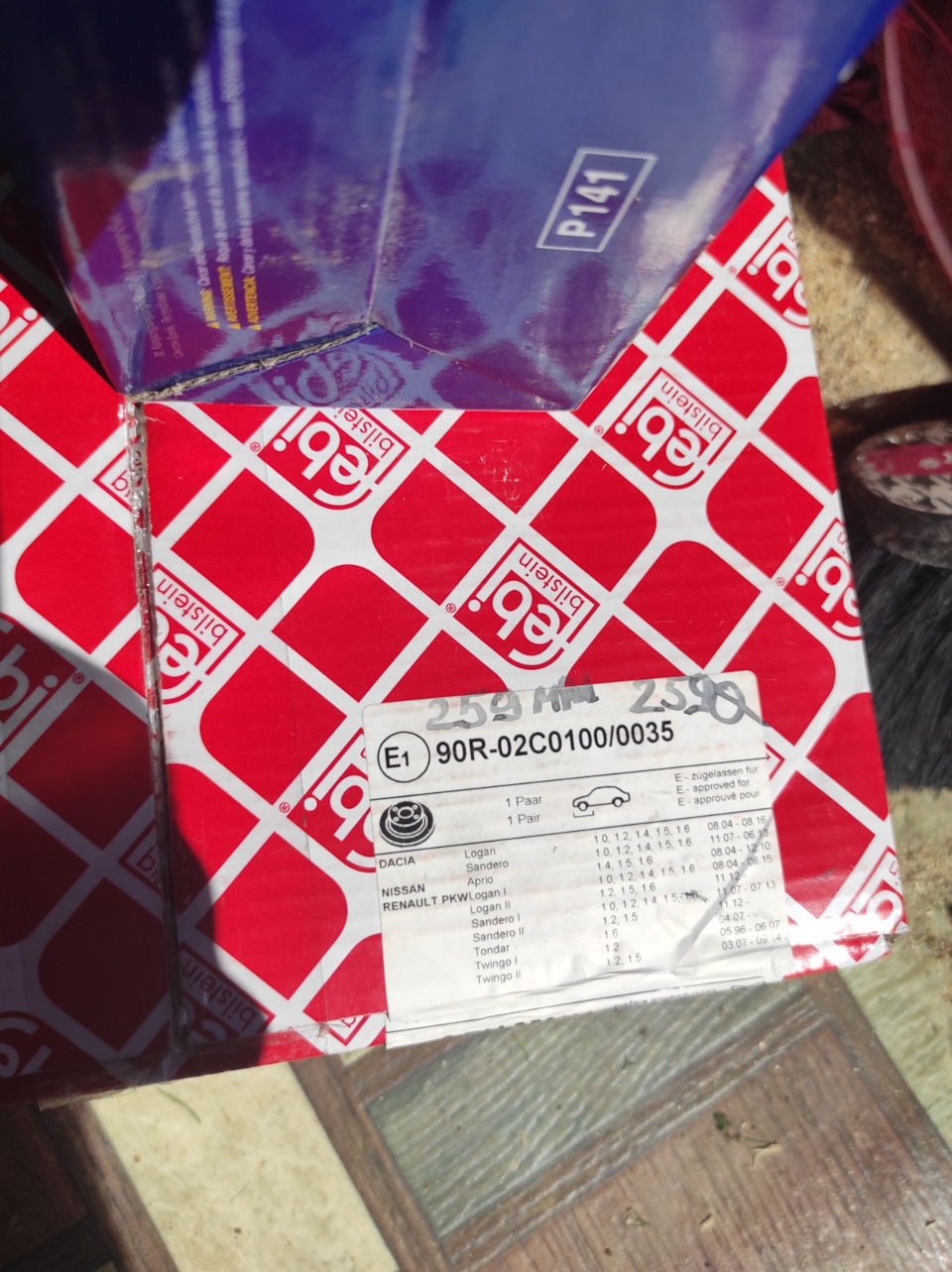 Замена передних тормозов! — Renault Sandero 1G, 1,6 л., 2010 года