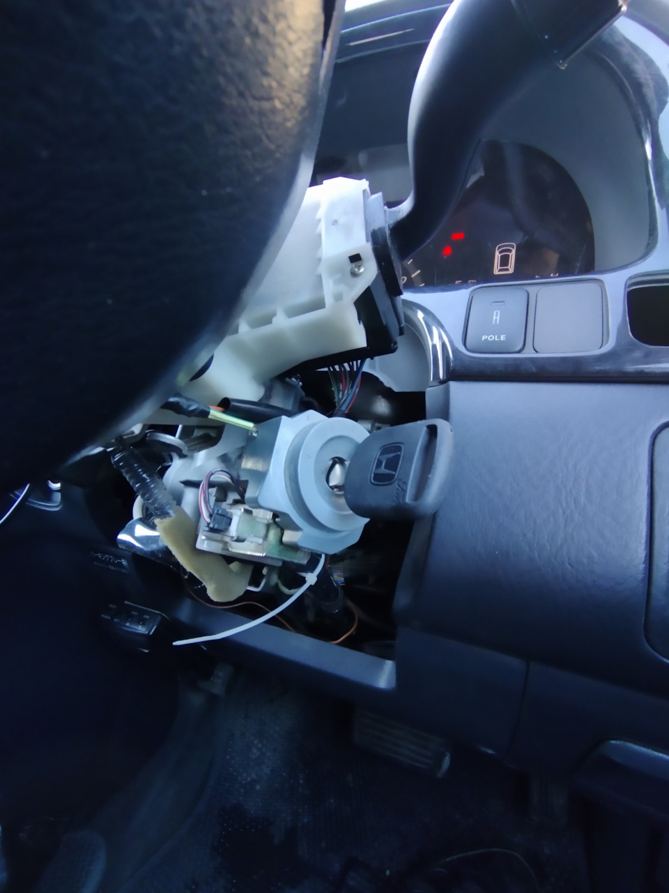 Заклинило замок зажигания — Honda Odyssey (2G), 2,3 л, 2001 года ...