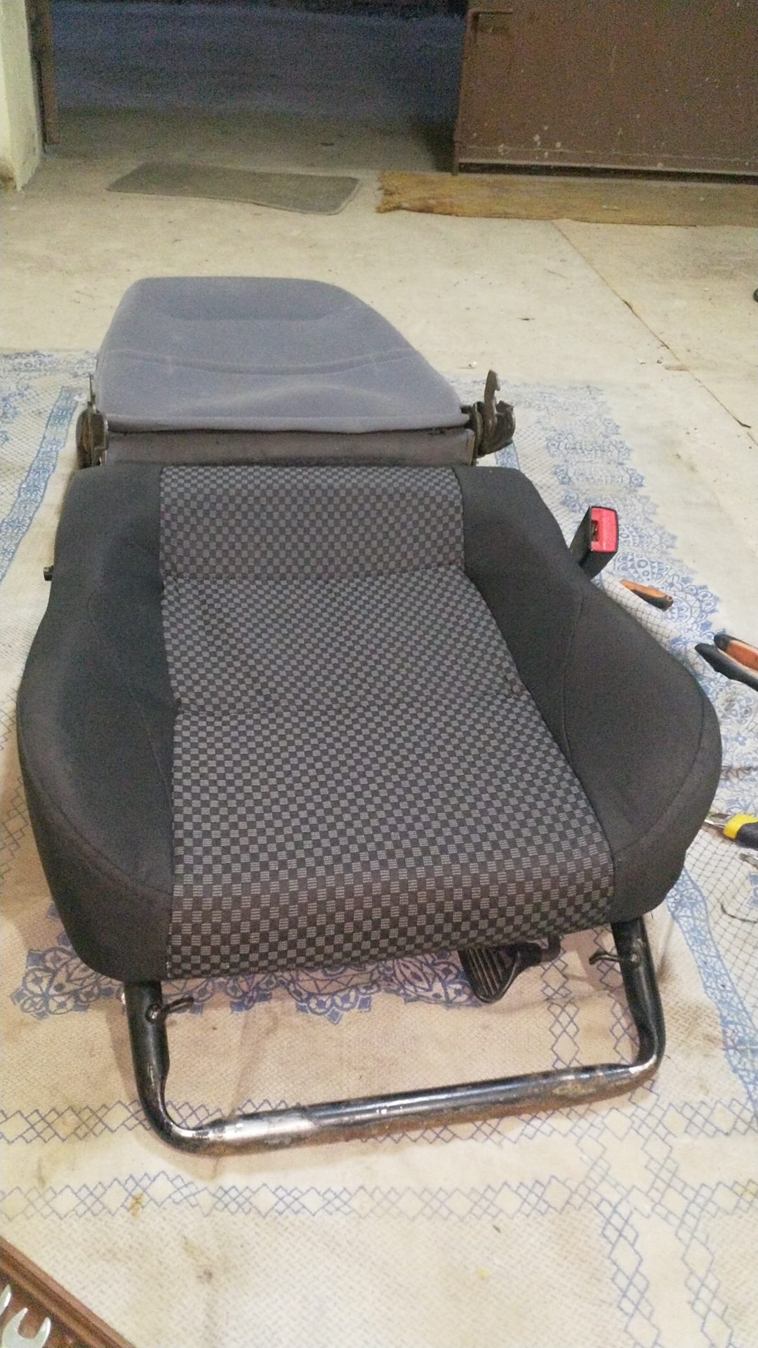 Переделка передних сидений в ковши и перетяжка обивки — Lada Приора ...