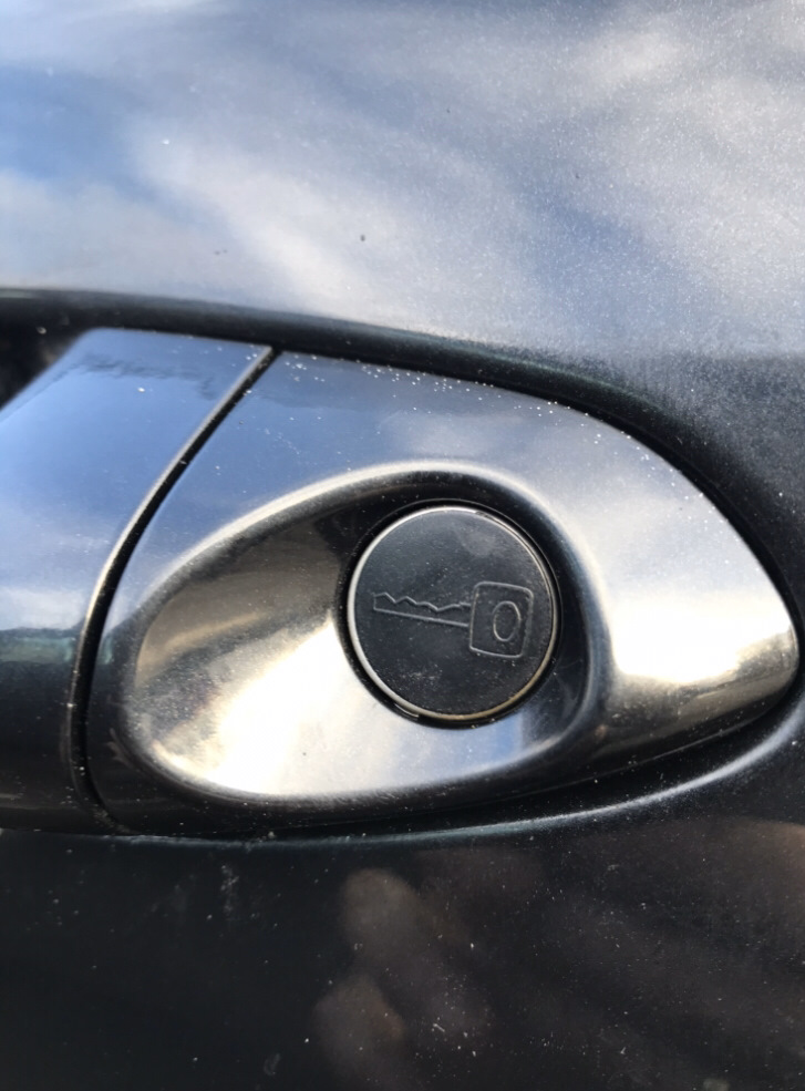 Заглушка замочной скважины. Mercedes A2107660056. — KIA Ceed SW (2G), 1 ...