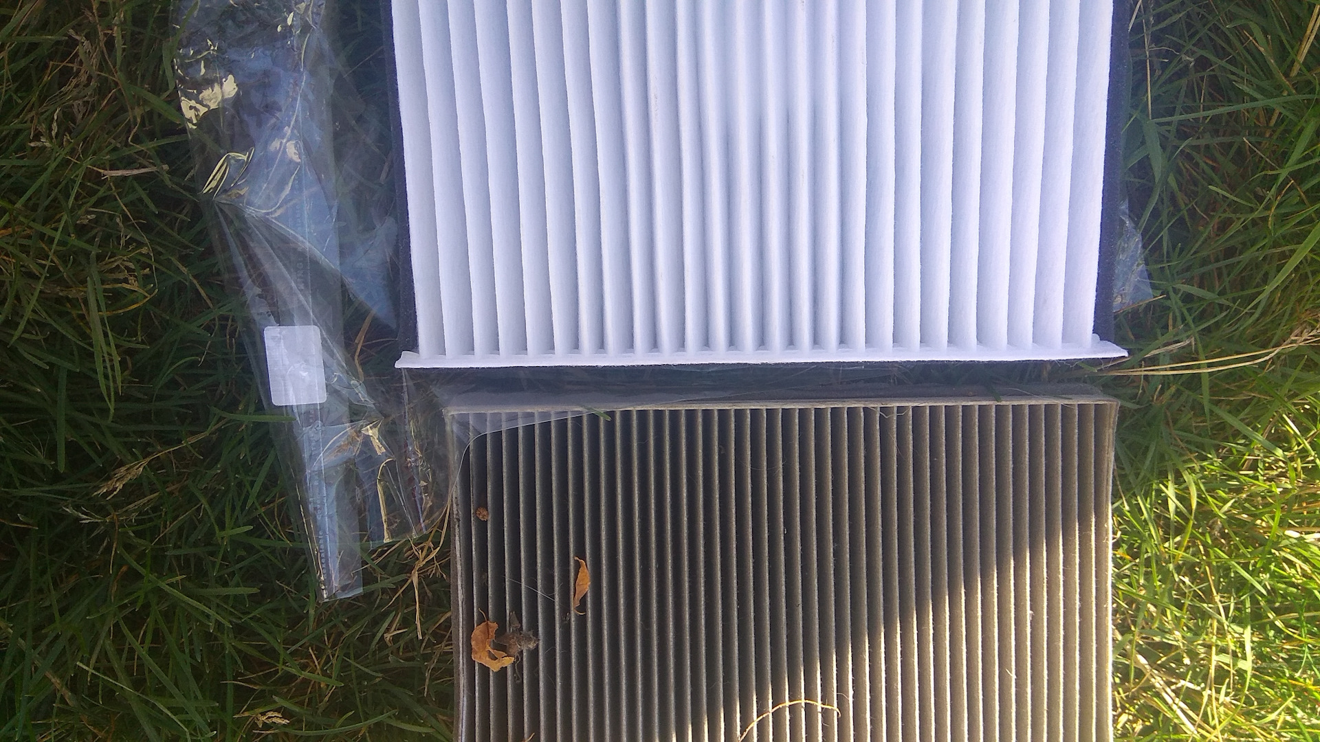 №29_Замена салонного фильтра — Lada Калина универсал, 1,6 л, 2009 года ...