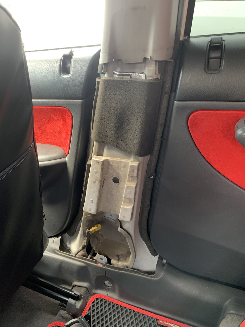 Чистка ремней безопасности — Honda Civic Ferio (7G), 1,5 л, 2006 года ...