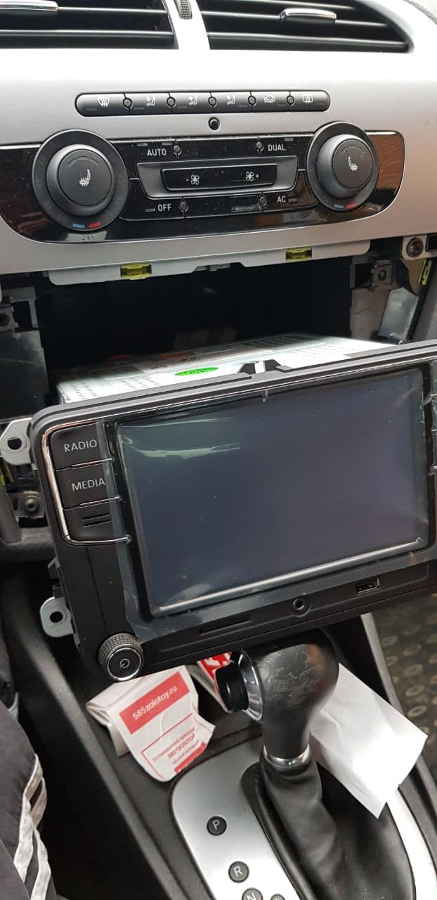 Замена автомагнитолы — SEAT Leon (Mk II), 1,8 л, 2012 года | автозвук ...