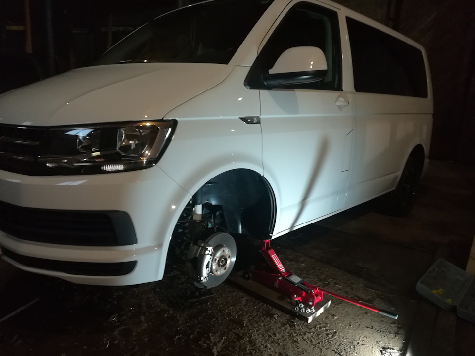Брызговики AMAROK на Т6 — Volkswagen Caravelle (T6), 2 л, 2019 года ...