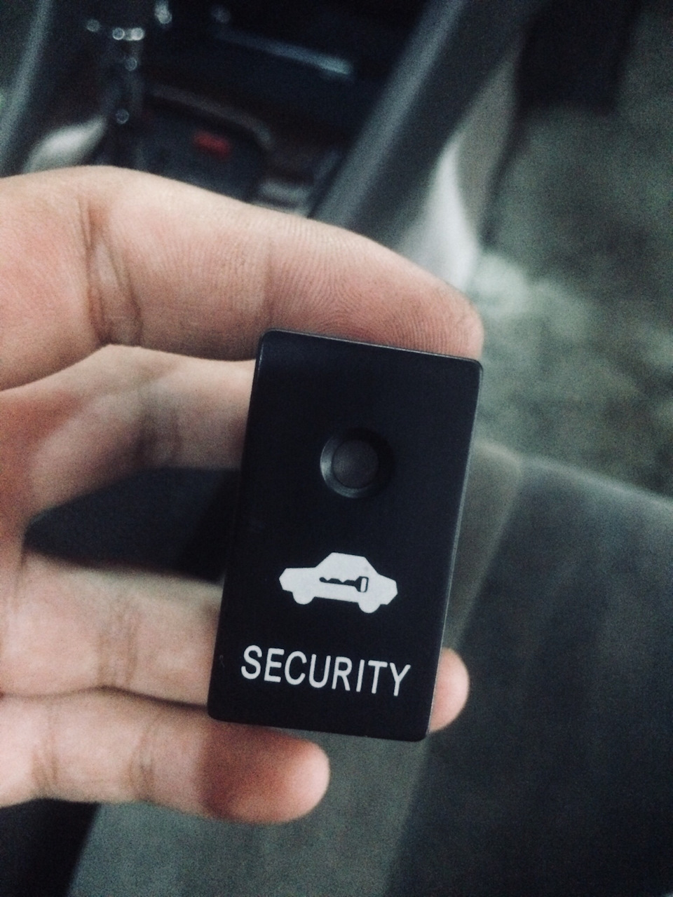 Security button. Кнопка Security Toyota. Кнопка Security Тойота Камри 30. Кнопка Security Тойота Королла. Кнопка секьюрити на Камри 30.