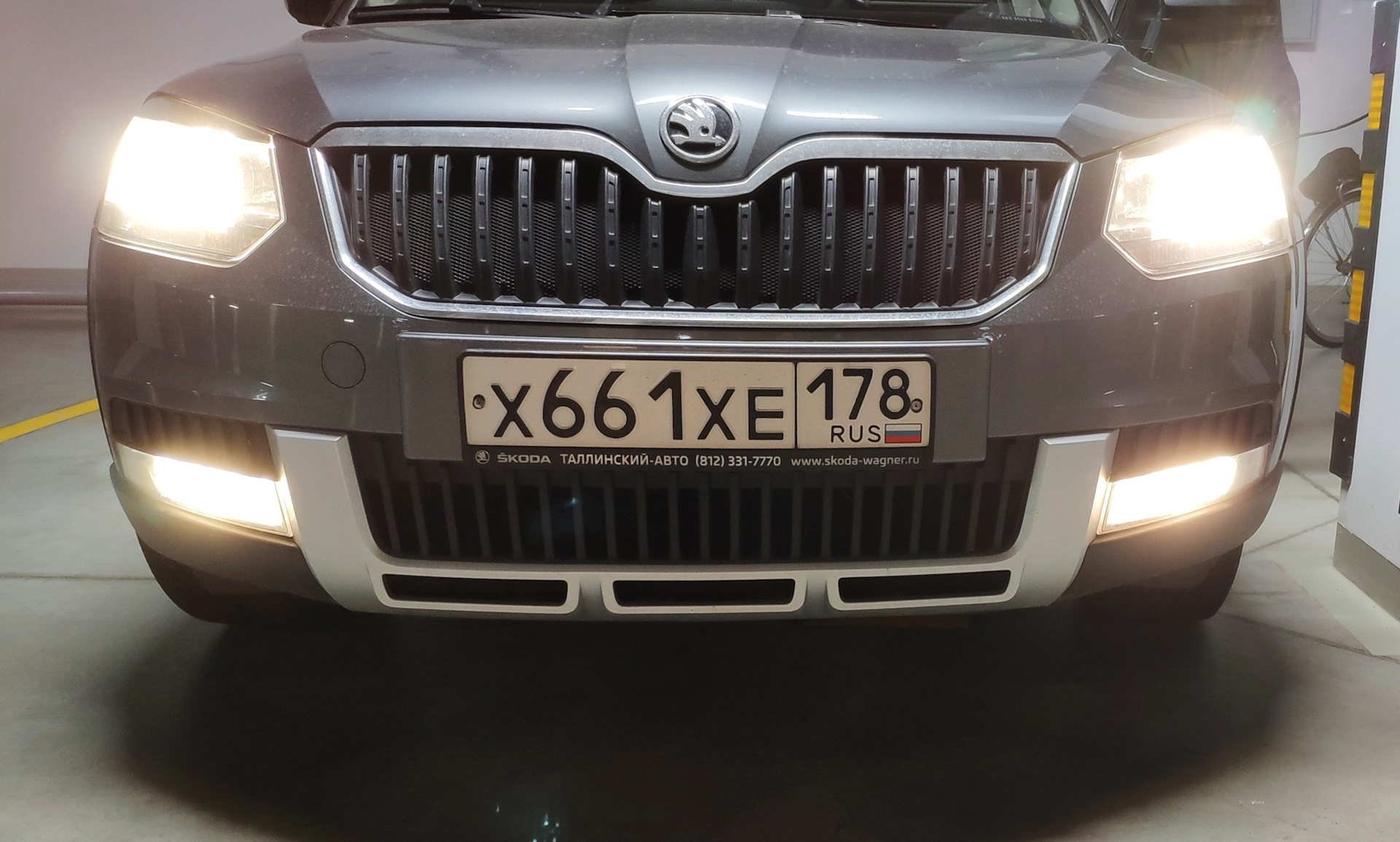 Замена лампы шкода йети. Skoda Yeti фары 2015. Skoda Yeti лампа противотуманной фары. Шкода Йети лампа противотуманной фары. Лампа ходовых огней Шкода Йети.