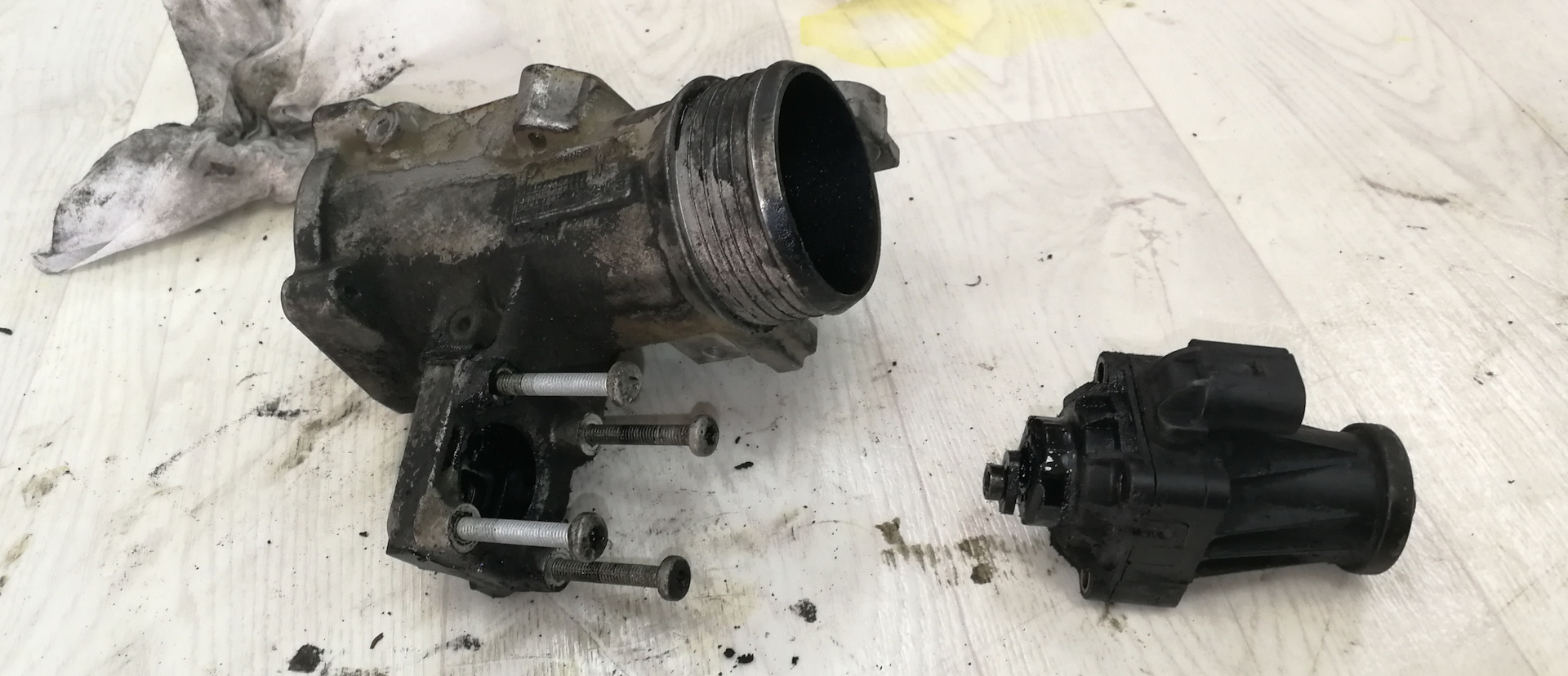 Егр вольво s60. Егр на вольво хс60 d5. Клапан егр вольво xc60. 4 дизель. Егр вольво хс70 дизель.