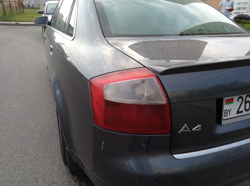 Замена заднего левого фонаря — Audi A4 (B6), 1,9 л, 2003 года ...
