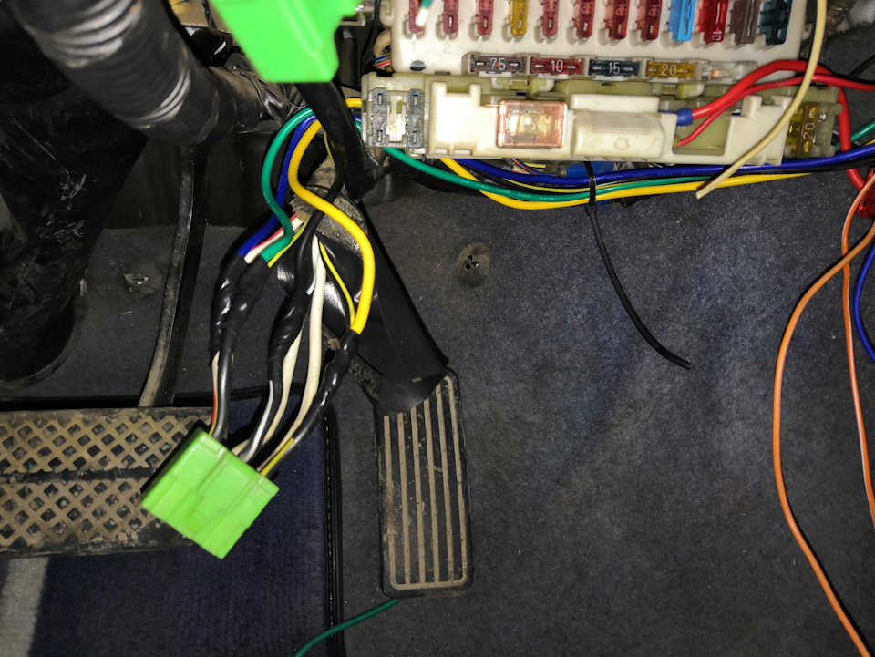 подключение сигнализации hr-v. поставить хонду на сигнализацию. штатная сигнализация honda civic eg. зеленый штекер центрального замка хонда джаз. блок ду сигнализации хонда сивик 2000 года.