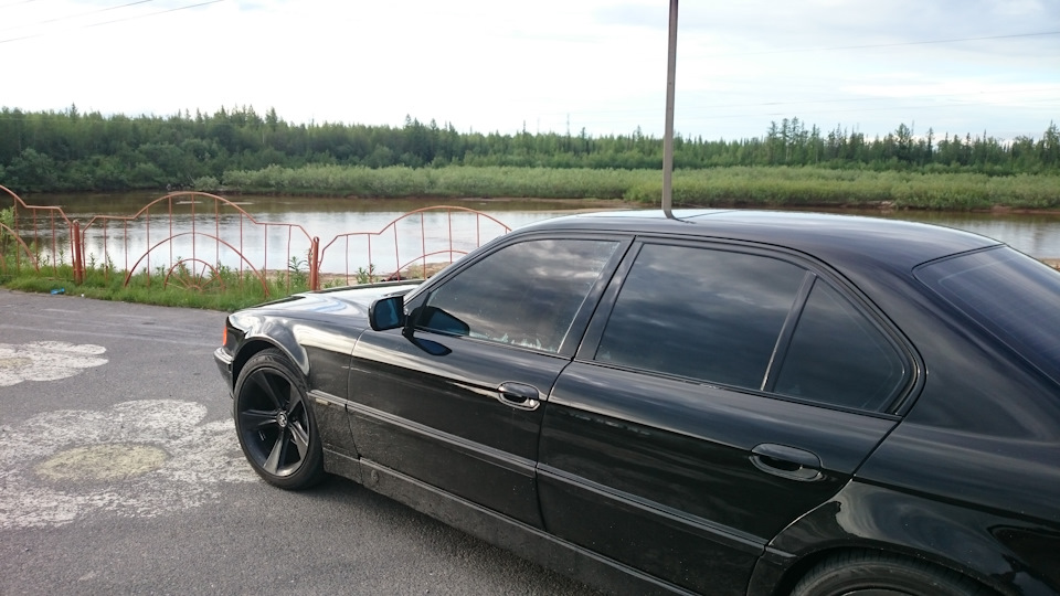 Photo from the logbook BMW 7 series (E38)