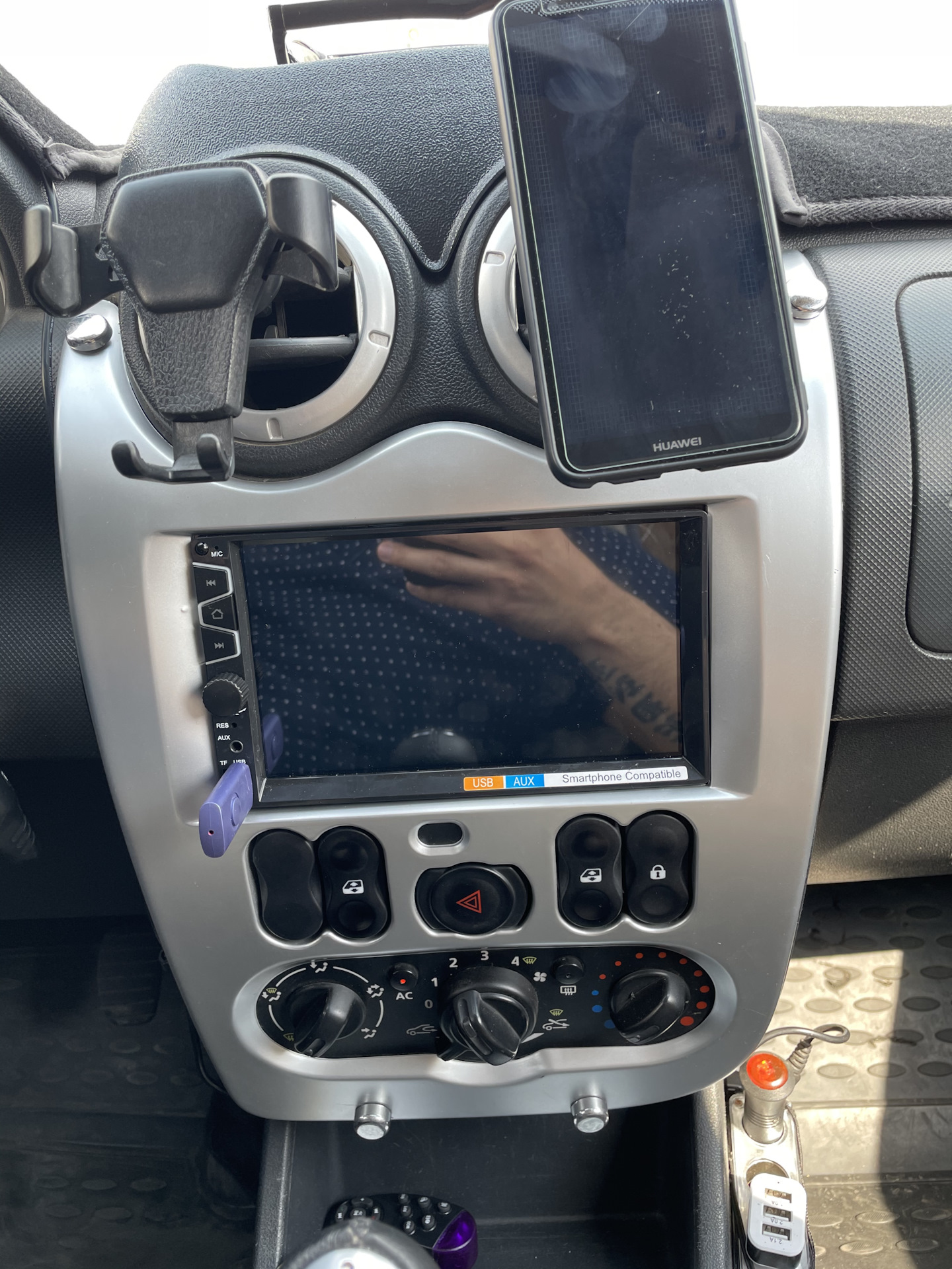 2 din магнитола. Китай. — Renault Sandero Stepway (1G), 1,6 л, 2013 ...