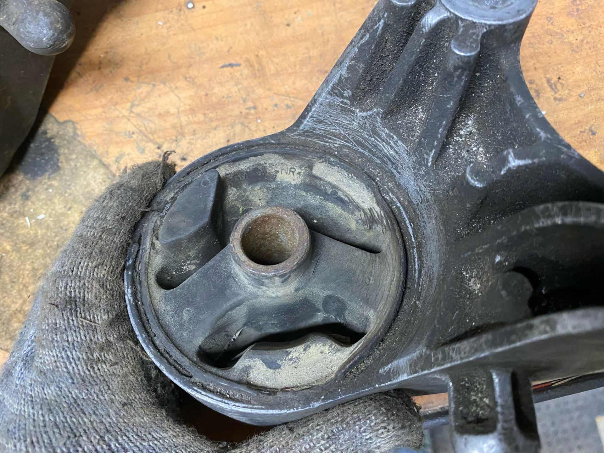 Сайлентблоки балки и подшипник пром. вала — Opel Astra H GTC, 2 л, 2008 ...