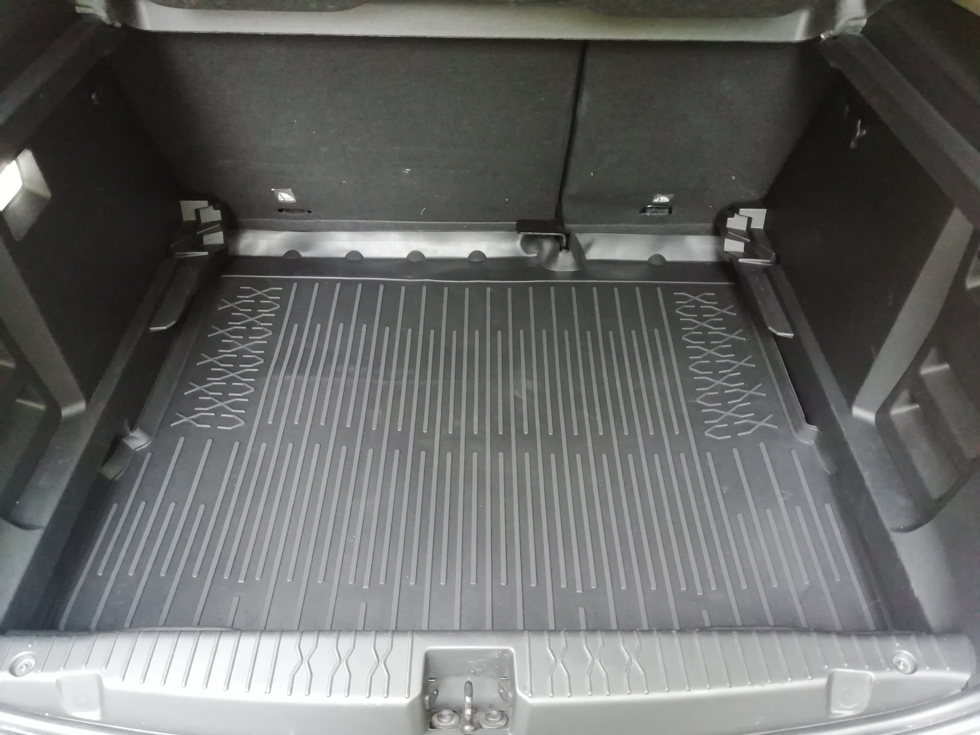 Обновил коврик в багажник — Lada XRAY, 1,8 л, 2018 года | аксессуары ...