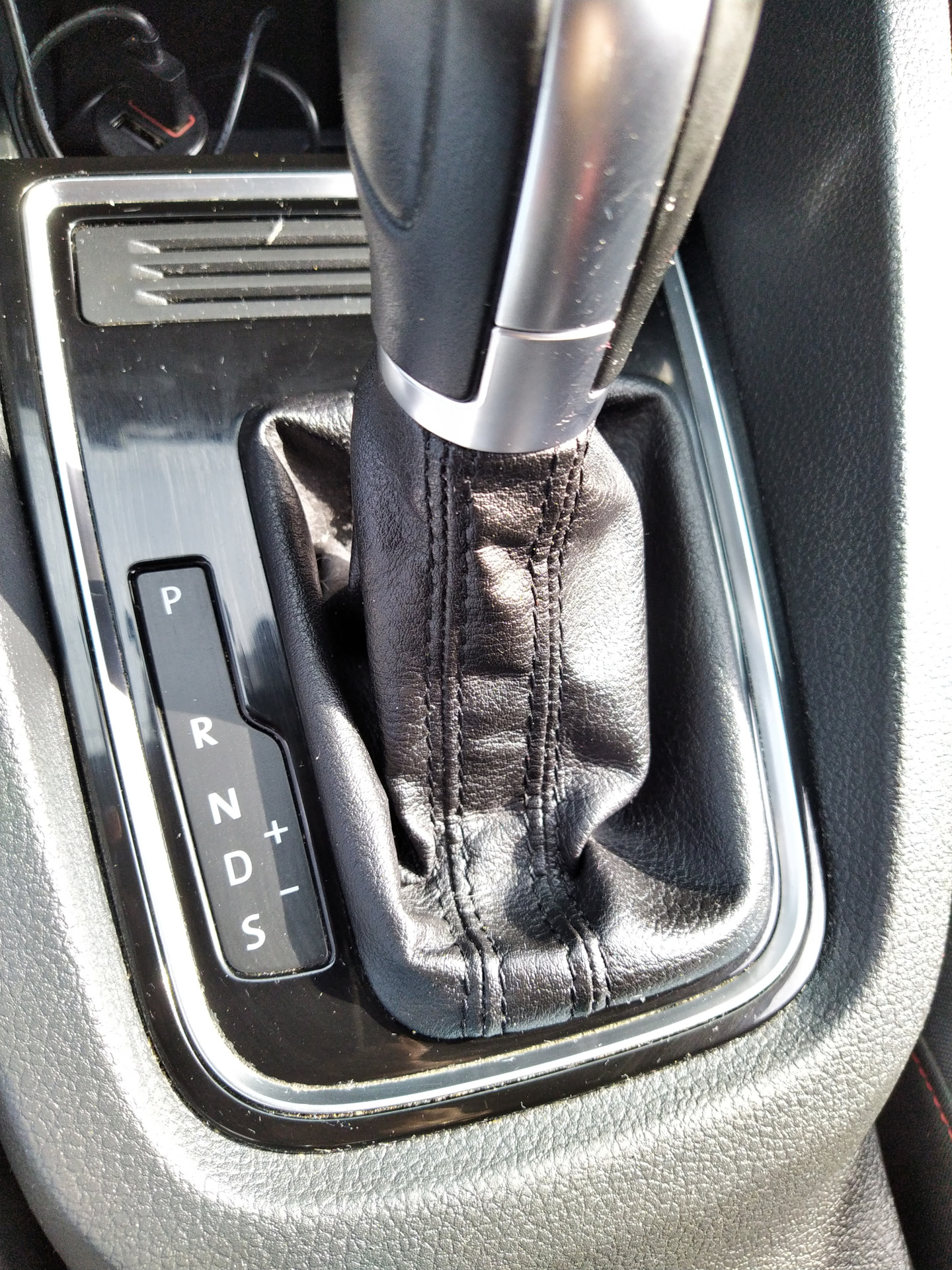 Jetta акпп. Ручка АКПП Jetta 6. Накладка АКПП Фольксваген Джетта 6. Jetta 6 накладка АКПП Рестайлинг. Хрустальная ручка АКПП Джетта 6.