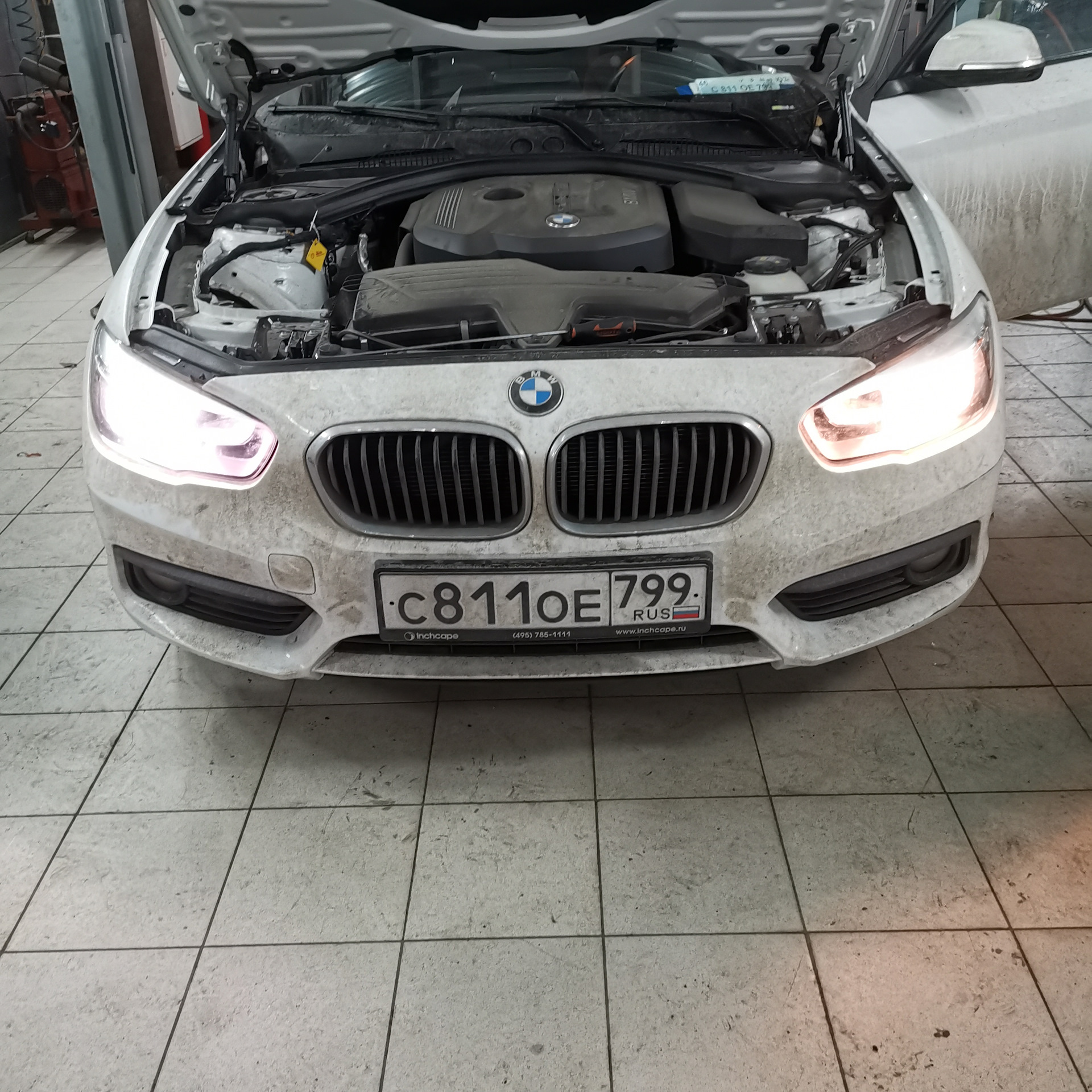Бмв х1 как поменять ближний свет Замена лампочек ближнего света - BMW 1 series (F21), 1,8 л, 2015 года визит на с