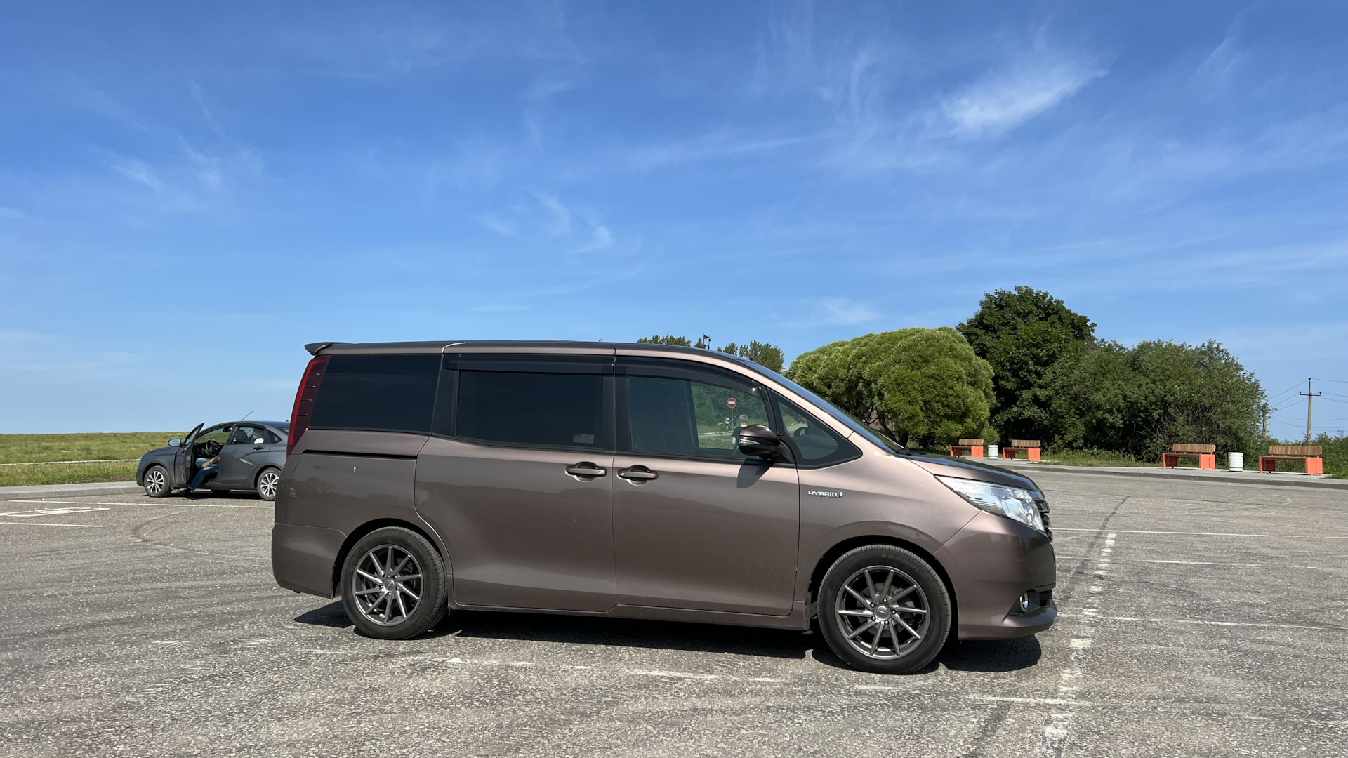 Toyota Noah (3G) 1.8 гибридный 2014 | Санкционный ⚡️ Тостер на DRIVE2