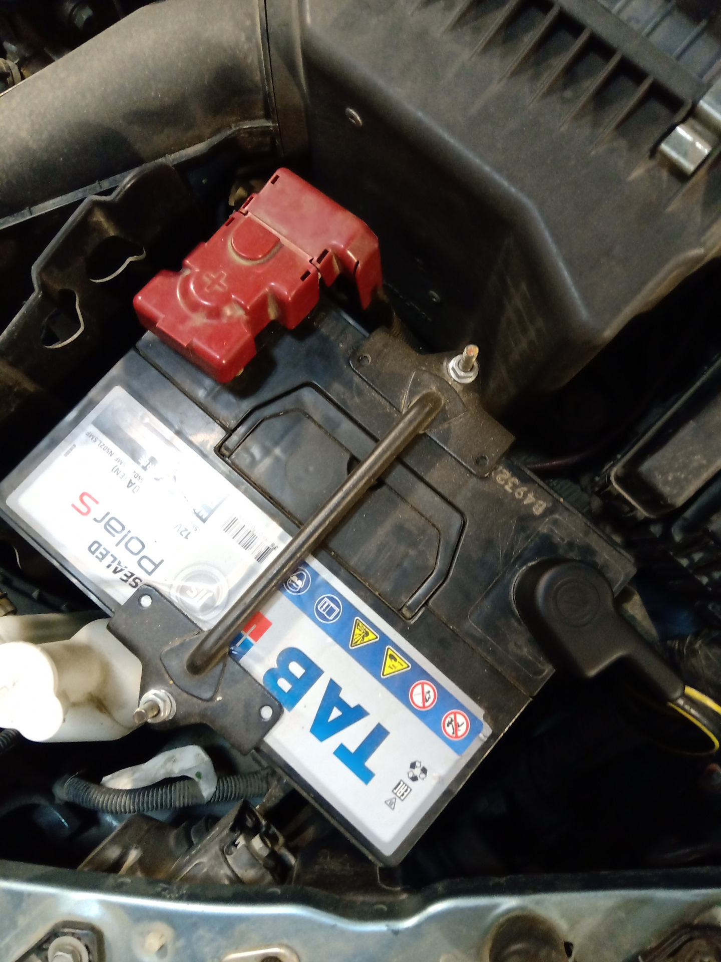 Защитная крышка-колпачок на минусовую клемму АКБ — Mitsubishi Lancer IX ...